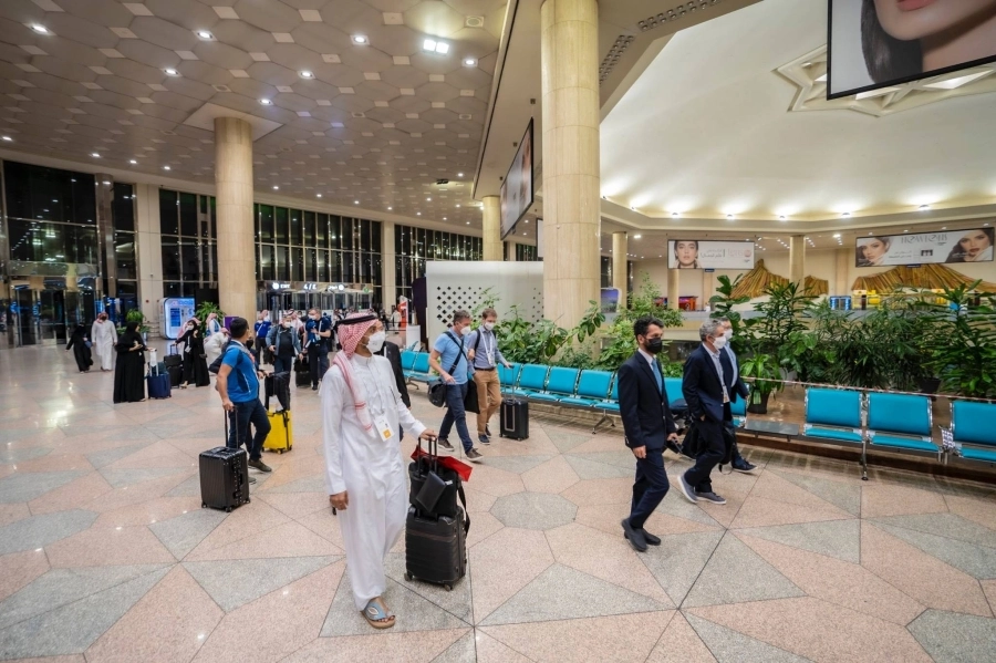 وفد الاتحاد الآسيوي أثناء مغادرته إلى جدة       (مكة)