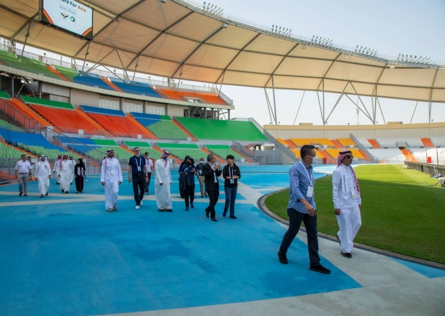 وفد الاتحاد الآسيوي يصل إلى مطار جدة               (مكة)