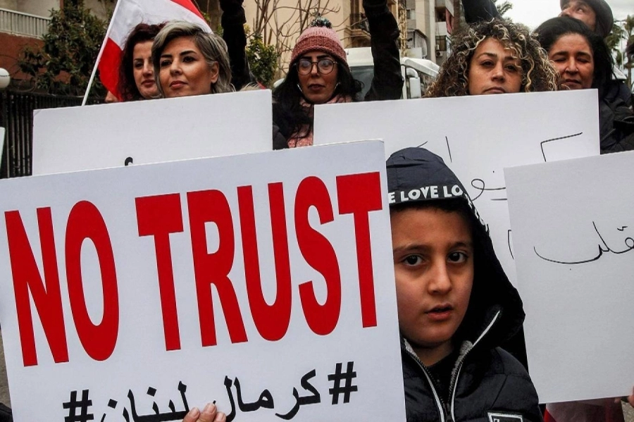 






غاضبون من حزب الله الإرهابي