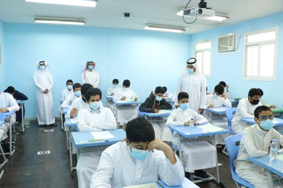 متوسطة سعود الفيصل بجدة تنهي اختبارات طلابها