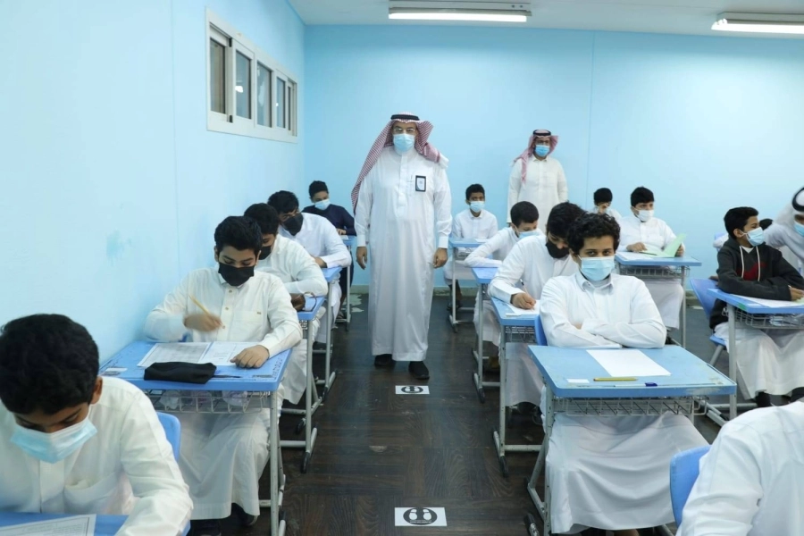 متوسطة سعود الفيصل بجدة تنهي اختبارات طلابها