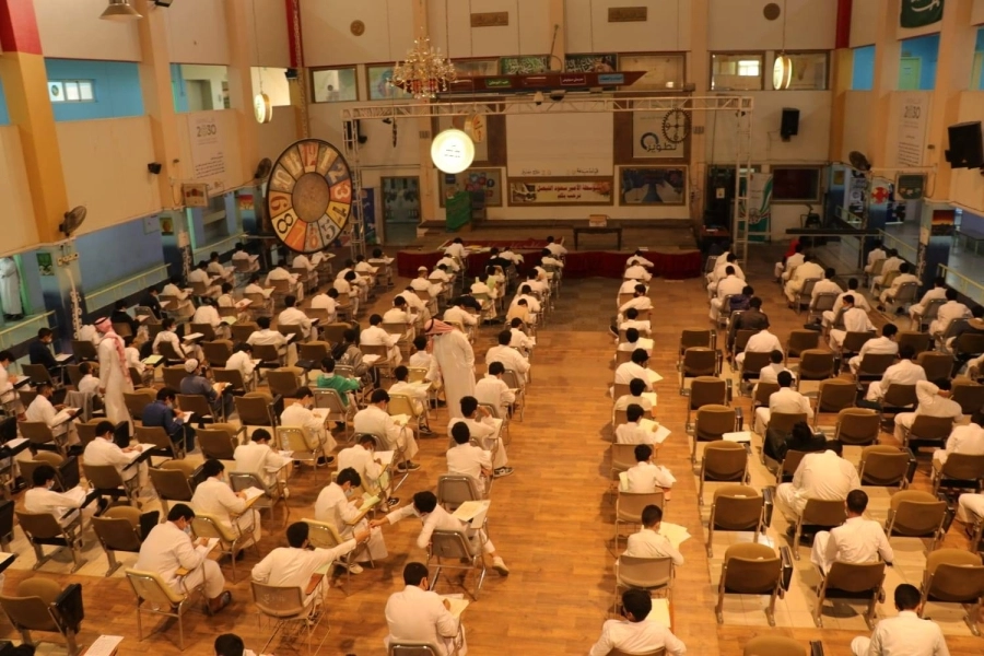 متوسطة سعود الفيصل بجدة تنهي اختبارات طلابها