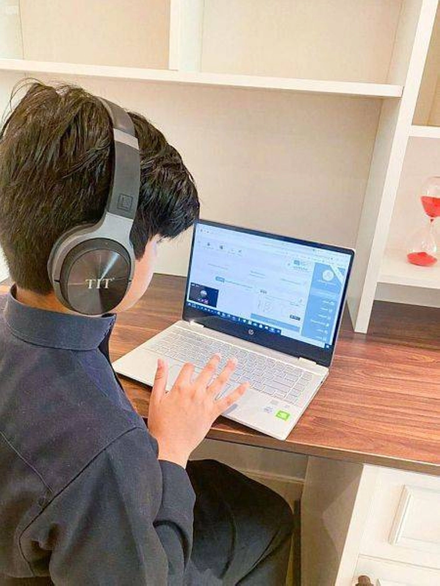 






طالبا ابتدائية يتلقيان تعليمهما عبر منصة مدرستي                               (مكة)