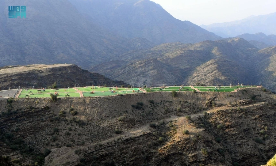 






جبال قنا عسير تكتسي باللون الأخضر                 (مكة)