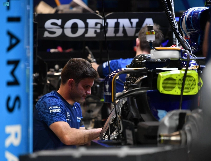 



تجهيز قبل بدء السباق