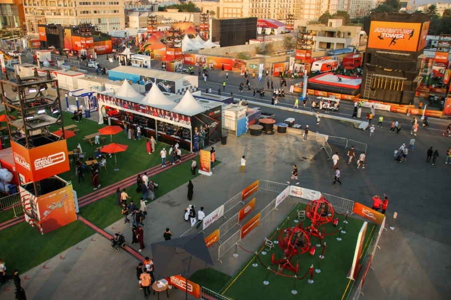 جمهور السباق يستمتع بالفعاليات المصاحبة                           (مكة)