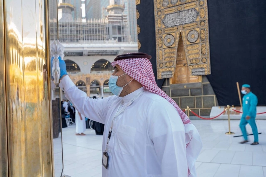 من أعمال التطهير والتلميع             (مكة)