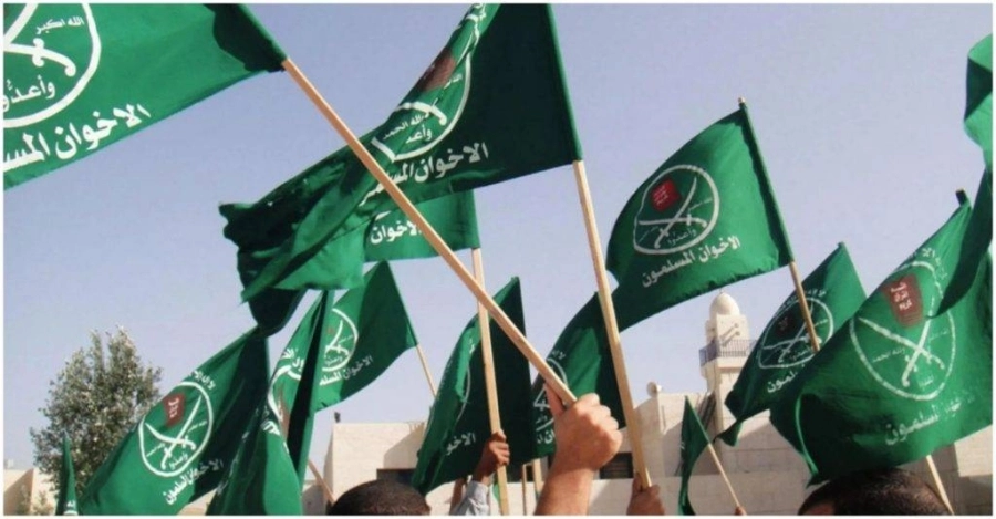 عناصر إخوانية ترفع أعلامها في القاهرة (مكة)