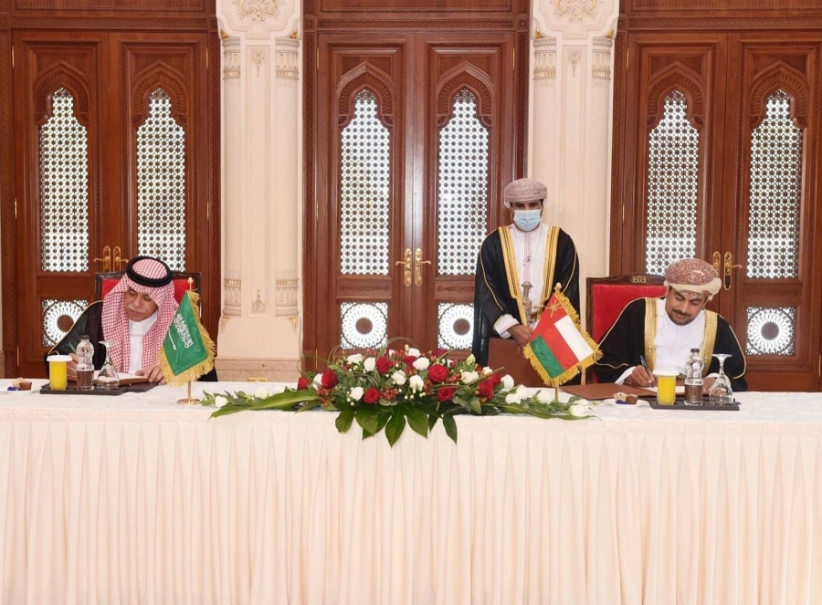 توقيع خمس مذكرات تفاهم بين السعودية وسلطنة عمان في المجالين التجاري والإعلامي