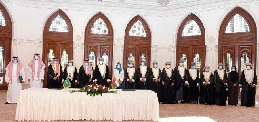 توقيع خمس مذكرات تفاهم بين السعودية وسلطنة عمان في المجالين التجاري والإعلامي