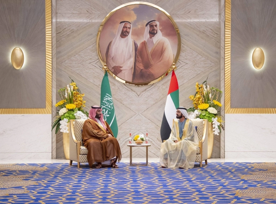 الأمير محمد بن سلمان خلال زيارته المعر ض (واس)