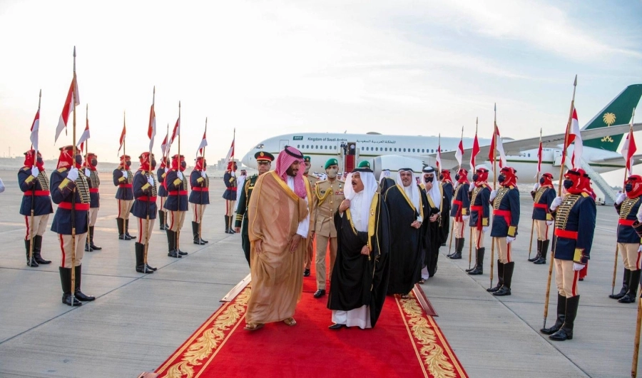 الملك حمد آل خليفة في مقدمة مستقبلي الأمير محمد بن سلمان  (واس)