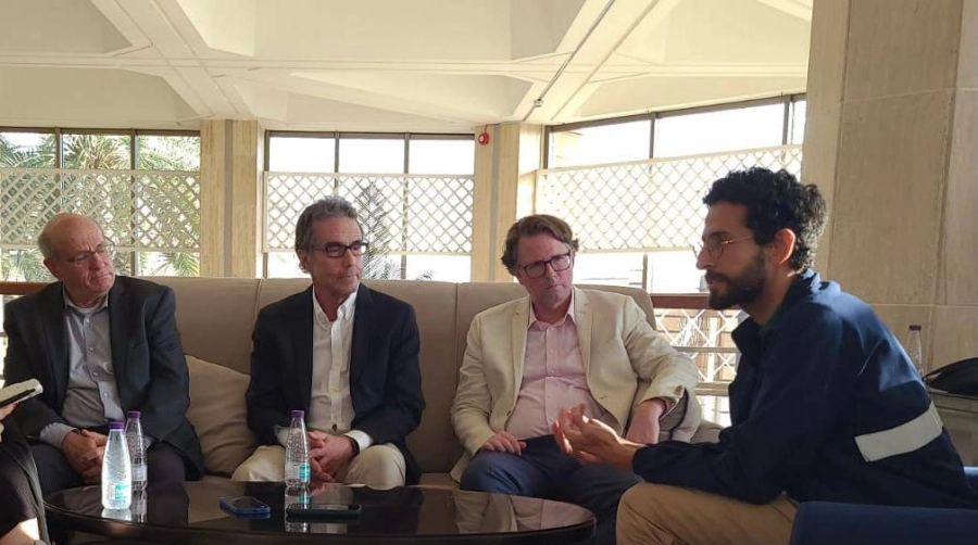 






هشام فقيه والمدربون خلال حديثهم للصحيفة                                              (مكة)