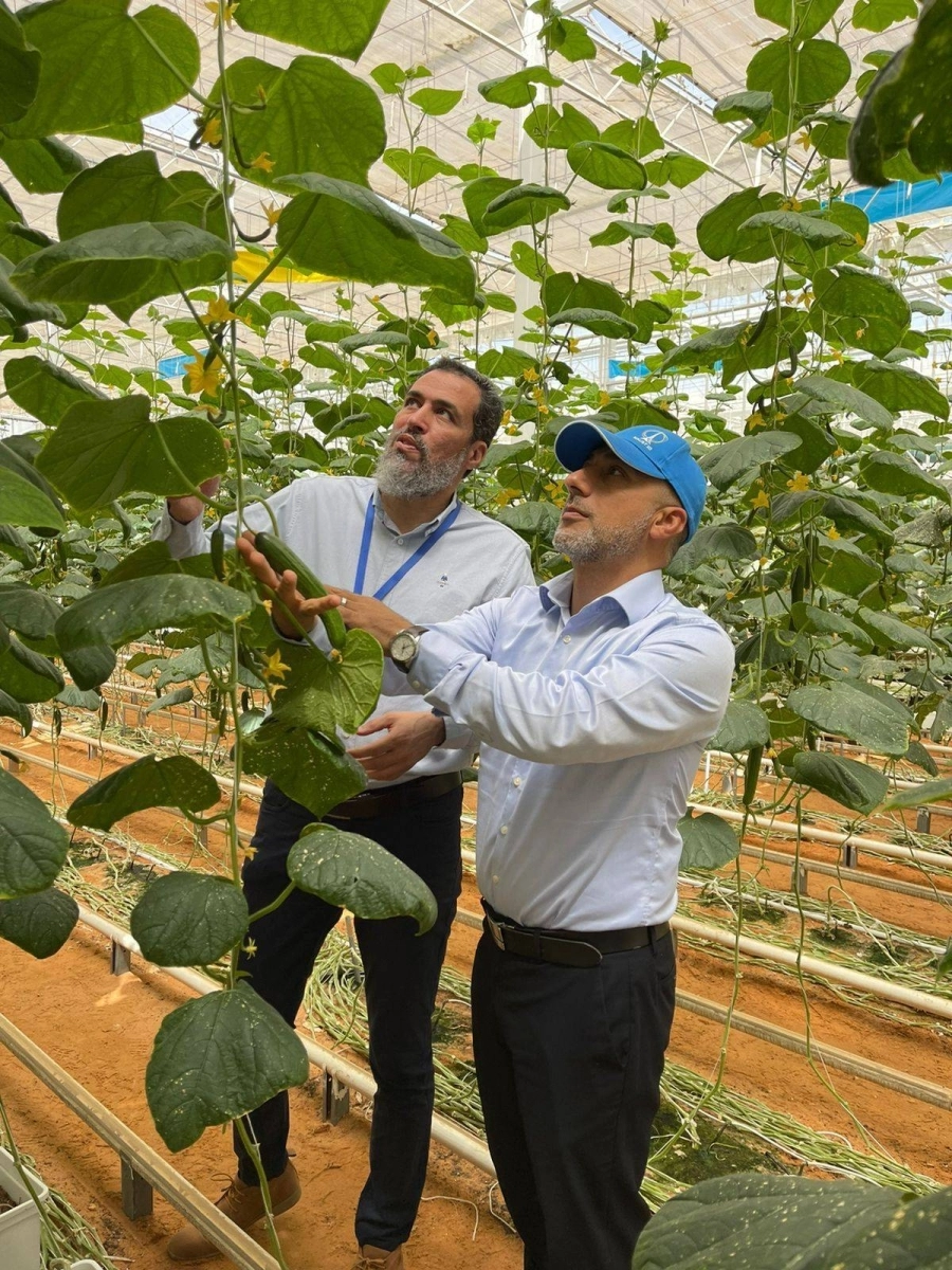 خالد العساف المدير العام التنفيذي للمركز الوطني لأبحاث وتطوير الزراعة المستدامة وماجد سعد