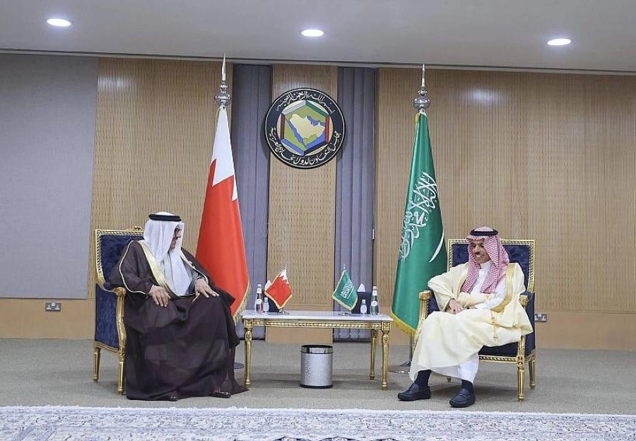 خادم الحرمين الشريفين يتلقى رسالة خطية من ملك مملكة البحرين (واس)