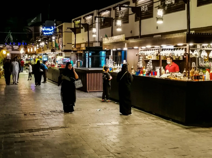 من الفعاليات المصاحبة لمهرجان شتاء ينبع، والتي جذبت معها الزوار ضمن تجارب سياحية وباقات خاصة تشمل الوجهات والأنشطة، بما يناسب كل أفراد الأسرة ومختلف فئات المجتمع من مواطنين ومقيمين.

