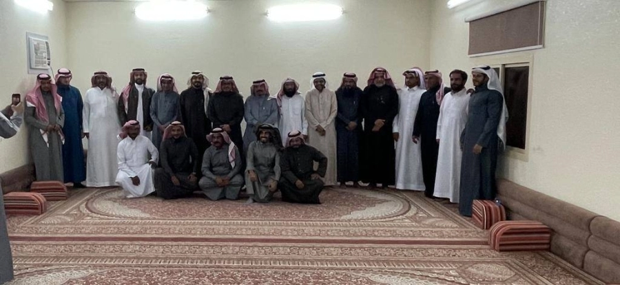 منسوبو مركز الدراسات العامة يحتفون بعميد تقنية الطائف