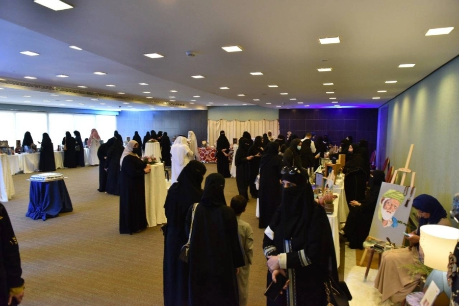 "غرفة مكة" تخرج 15 متدربة من الدورة السابعة لفنون "الديكوباج"