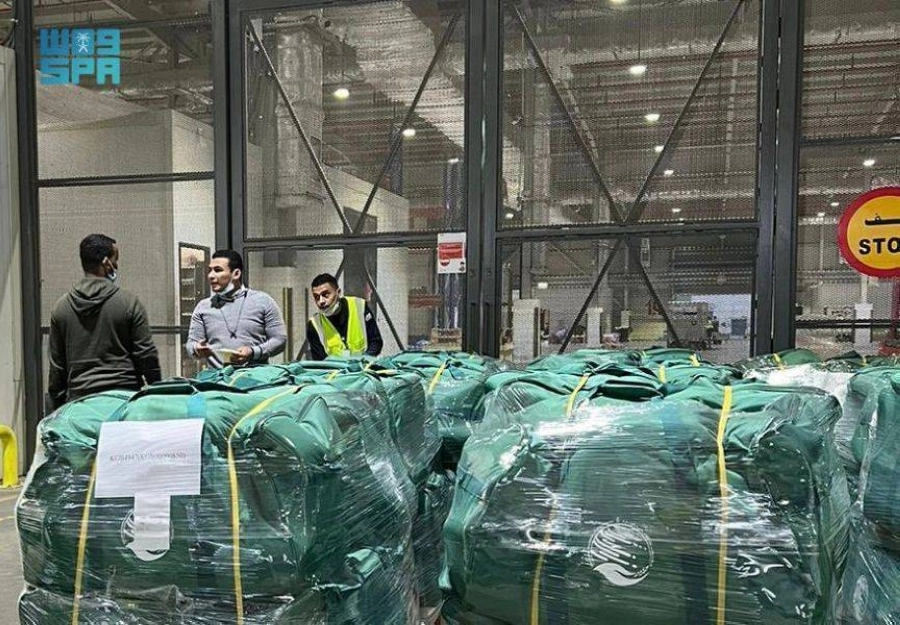 تجهيز الشحنة قبل إقلاعها لكابول