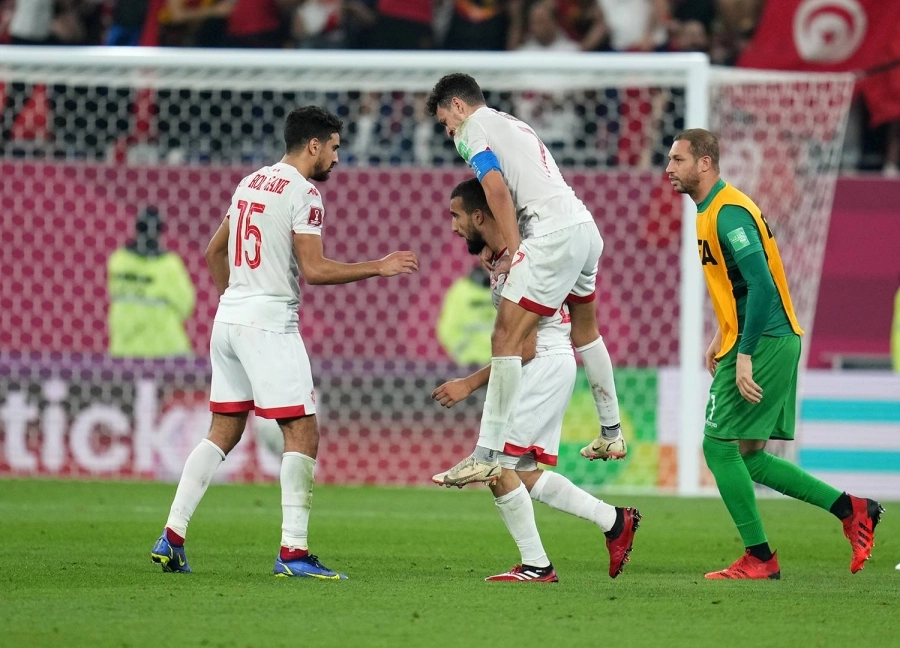 






فرحة لاعبو تونس بعد فوزهم على مصر