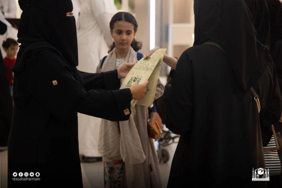 رئاسة الحرمين تحتفي باليوم العالمي للغة العربية 