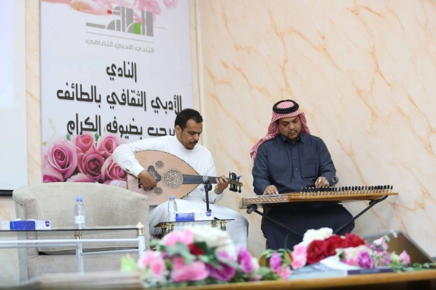 فرقة أدبي الطائف تحتفي باليوم العالمي للغة العربية 