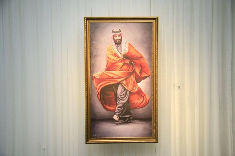 مشاركة الفنانة التشكيلية العالمية الروسية مارينا خيريلونا برسم لوحة امام الحضور