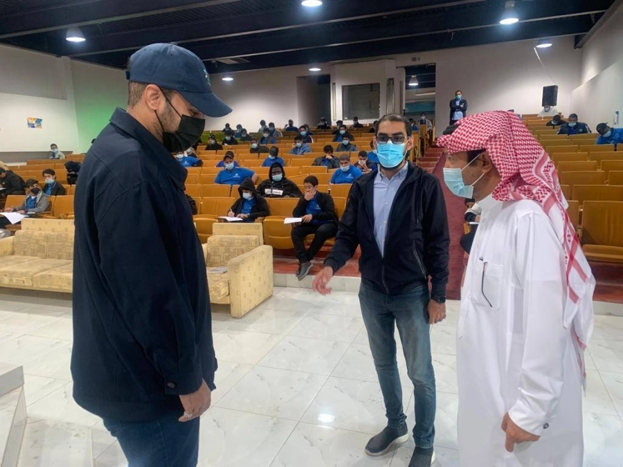 مدير تقني مكة يقف على سير اختبارات المعهد الصناعي بالطائف