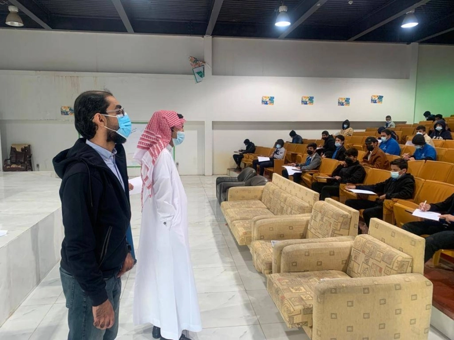 مدير تقني مكة يقف على سير اختبارات المعهد الصناعي بالطائف