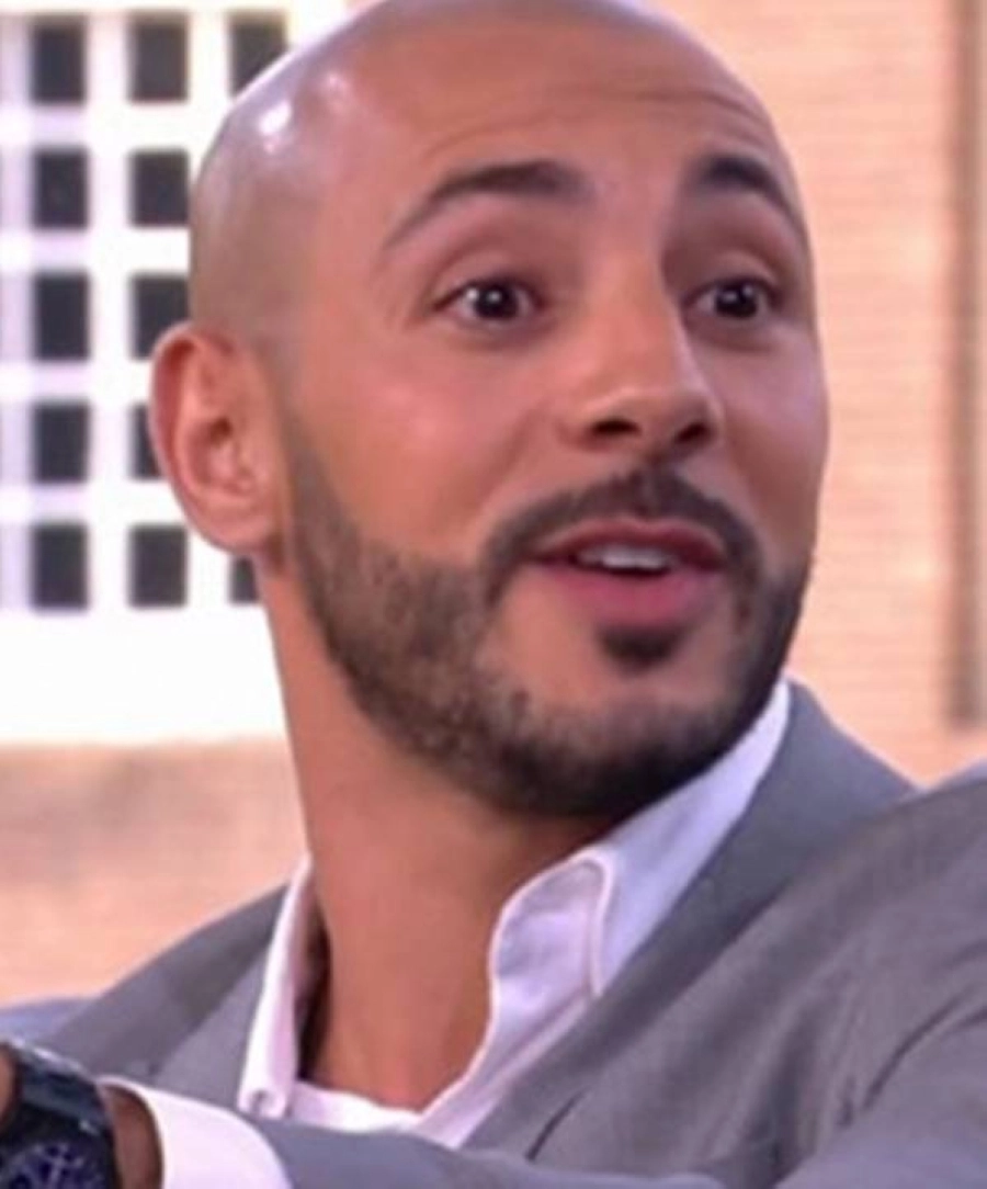 أمرابط لحظة إيقافه هراء المذيع الهولندي  (مكة)