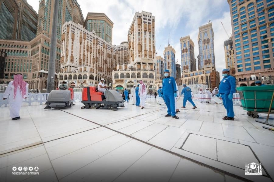 عمالة خلال تطهير ساحات المسجد الحرام (مكة)