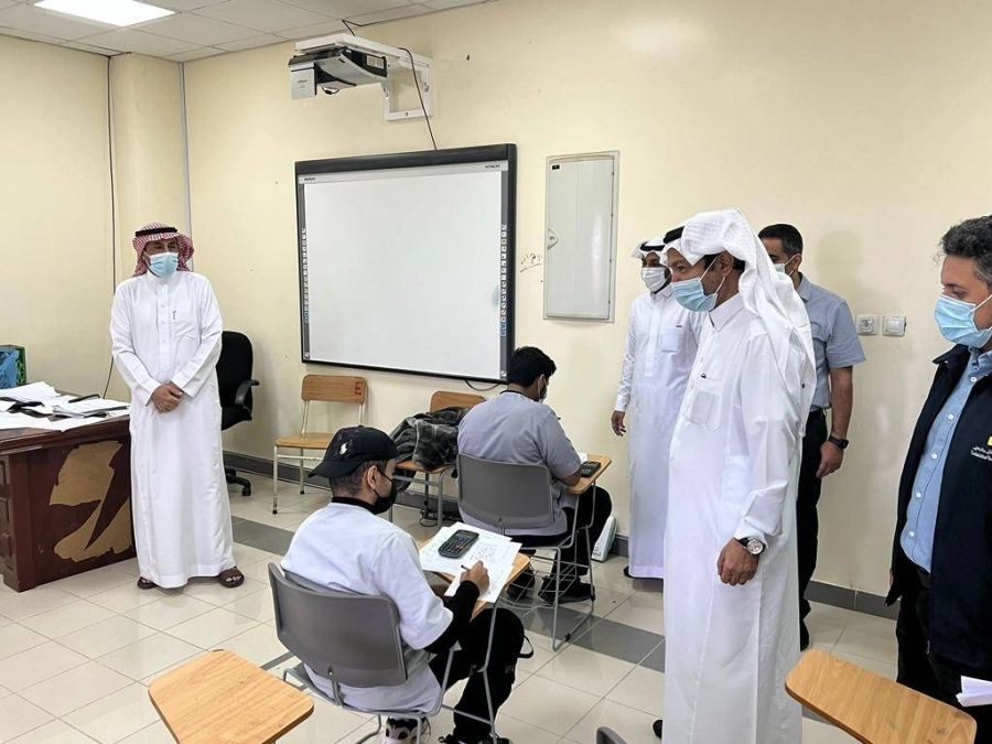 مدير تقني مكة يقف على سير الاختبارات بتقنية الطائف