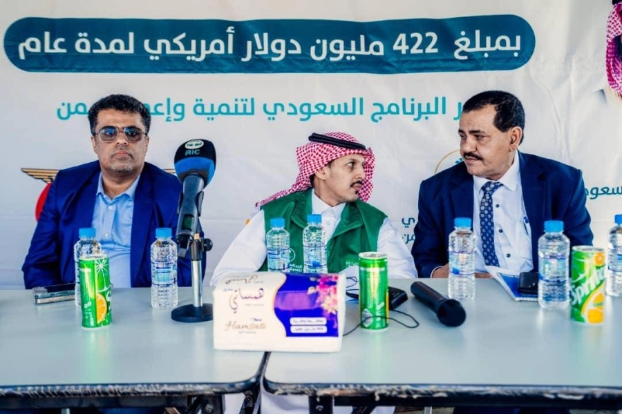 وصول الدفعة السادسة من منحة المشتقات النفطية السعودية إلى ميناء الزيت في محافظة عدن