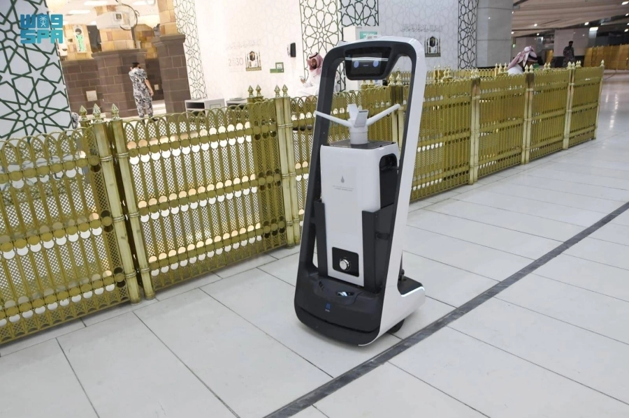روبوت تعقيم المسجد الحرام