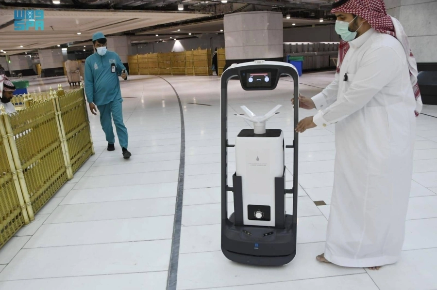 روبوت تعقيم المسجد الحرام
