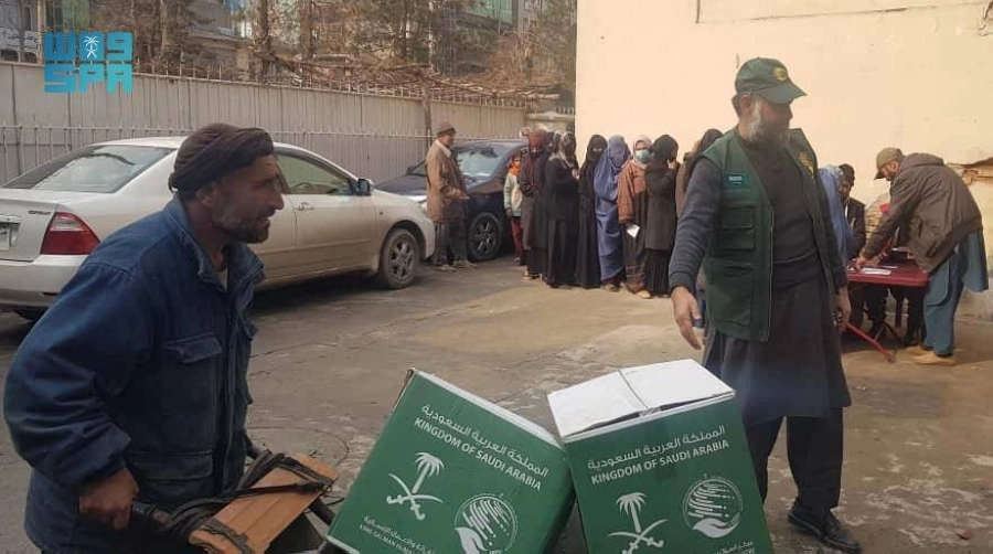 



من توزيع المساعدات السعودية في كابول       (واس)