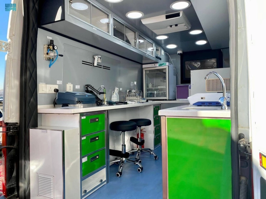 






من تجهيزات المختبر المتنقل         (مكة)