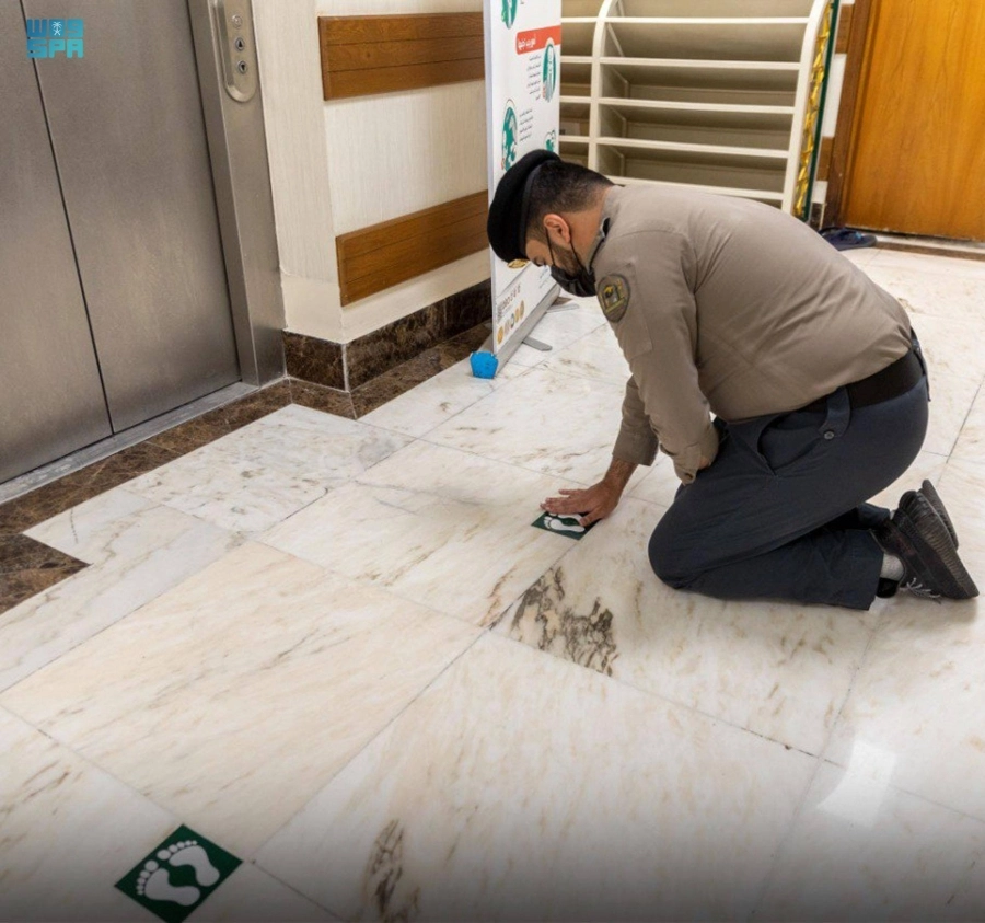 تركيب ملصقات التباعد الجسدي (مكة)