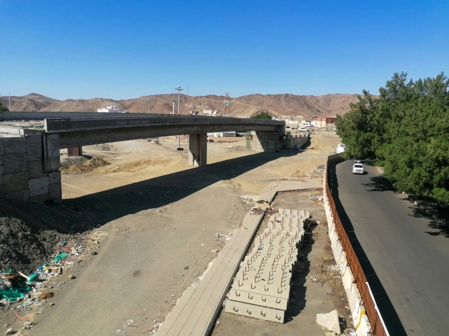 استكمال تنفيذ الجزء المتبقي من الطريق الدائري الثالث في العاصمة المقدسة بطول 3.2 كلم، من نهاية تقاطع شارع الجزائر إلى تقاطع التنعيم.
