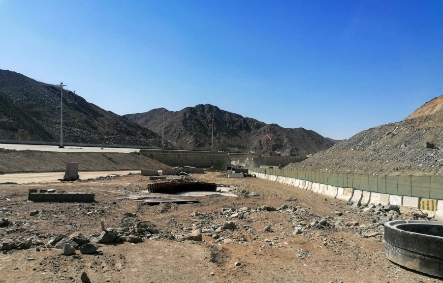 استكمال تنفيذ الجزء المتبقي من الطريق الدائري الثالث في العاصمة المقدسة بطول 3.2 كلم، من نهاية تقاطع شارع الجزائر إلى تقاطع التنعيم.
