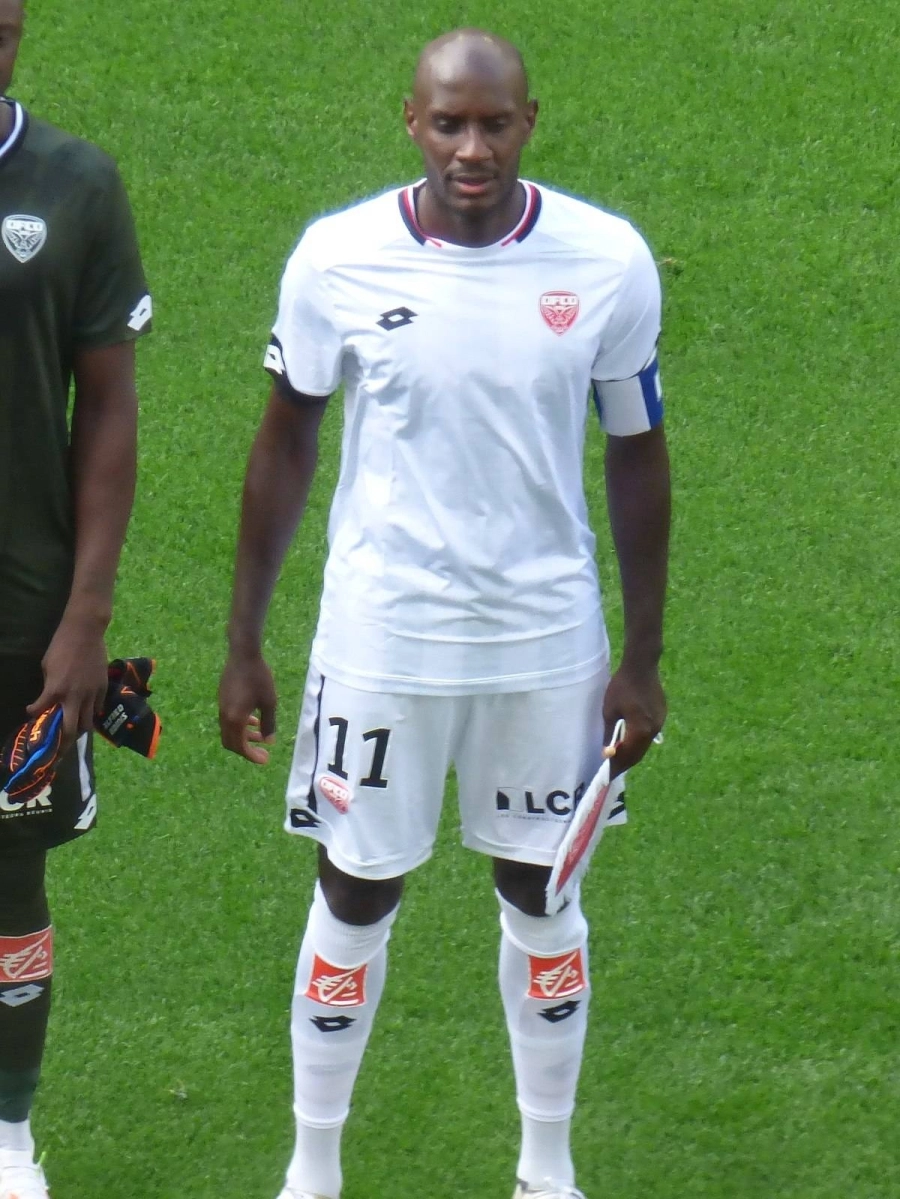 جوليو تافاريس    (مكة)