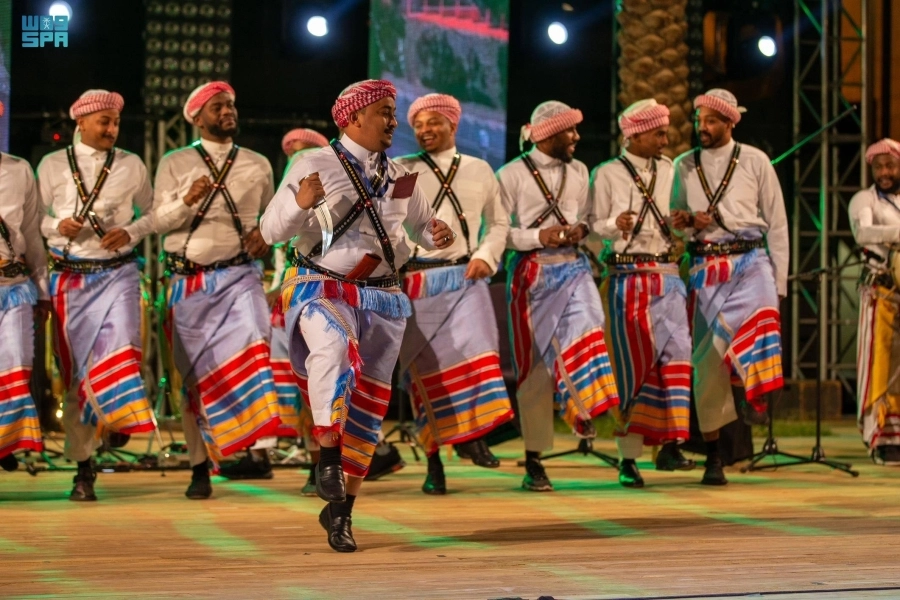 من العروض الفلكلورية                                                                                         (مكة)