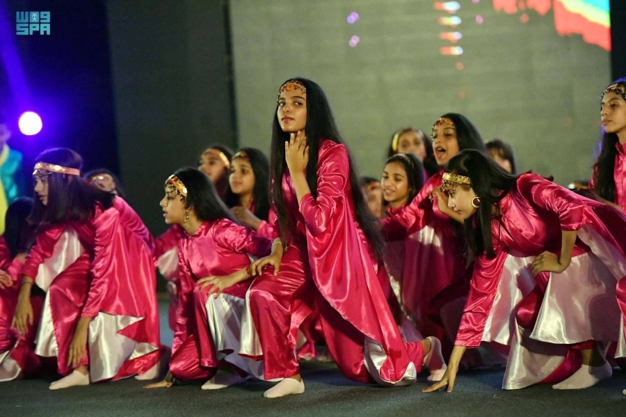 فتيات مشاركات في المهرجان   (مكة)