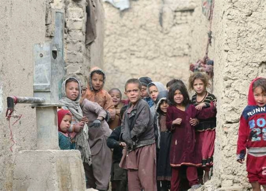 






أطفال أفغان مهددون بالبيع بسبب الفقر       (مكة)