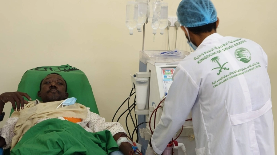 خدمات علاجية يقدمها مركز الملك سلمان للاغاثة بحجة (واس)