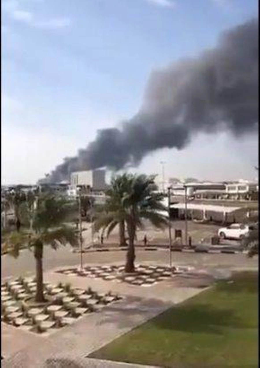 






لقطات متداولة للدخان المتصاعد بعد الاعتداء                    (مكة)