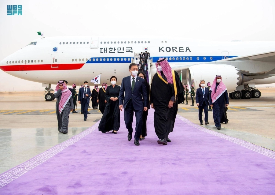 






الأمير محمد بن سلمان في مقدمة مستقبلي  مون جيه إن                                                                                                                                       (واس)