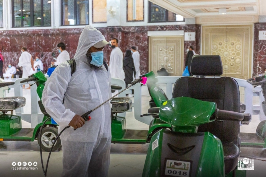 تعقيم العربات بعد كل مستخدم           (مكة)