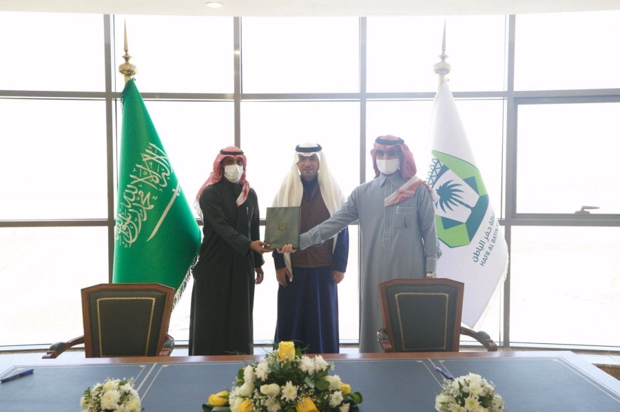 الحقيل يتفّقد مشاريع أمانة حفر الباطن ويشهد توقيع عدد من الاتفاقيات التنموية