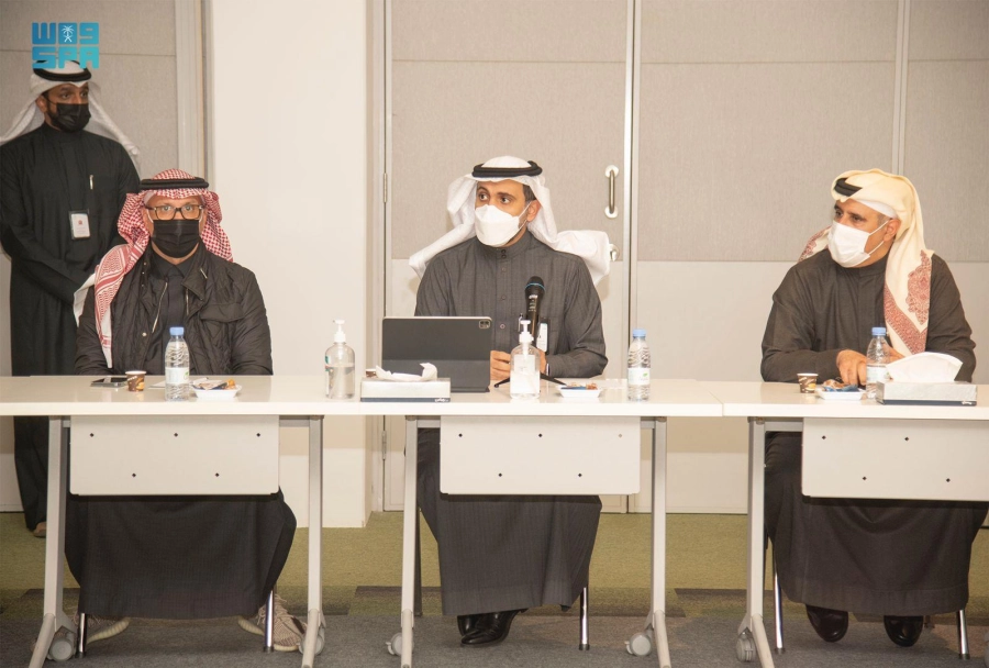 






فهد الجلاجل خلال الاجتماع                          (مكة)